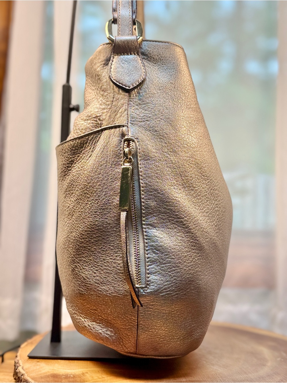 b. makowsky Metallic Gold Pebbled Leather Hobo Shoulder Bag EUC - Picture 4 of 15